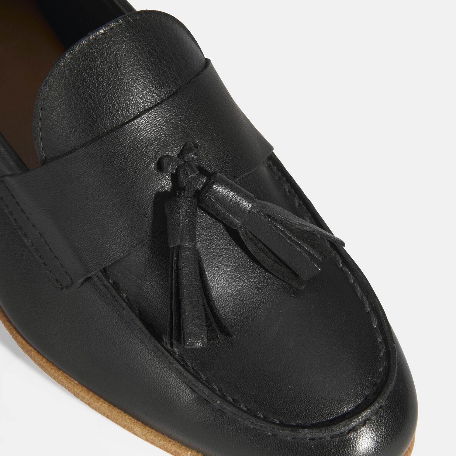 Kadın Siyah Püskül Detaylı Deri Loafer 2010054481002