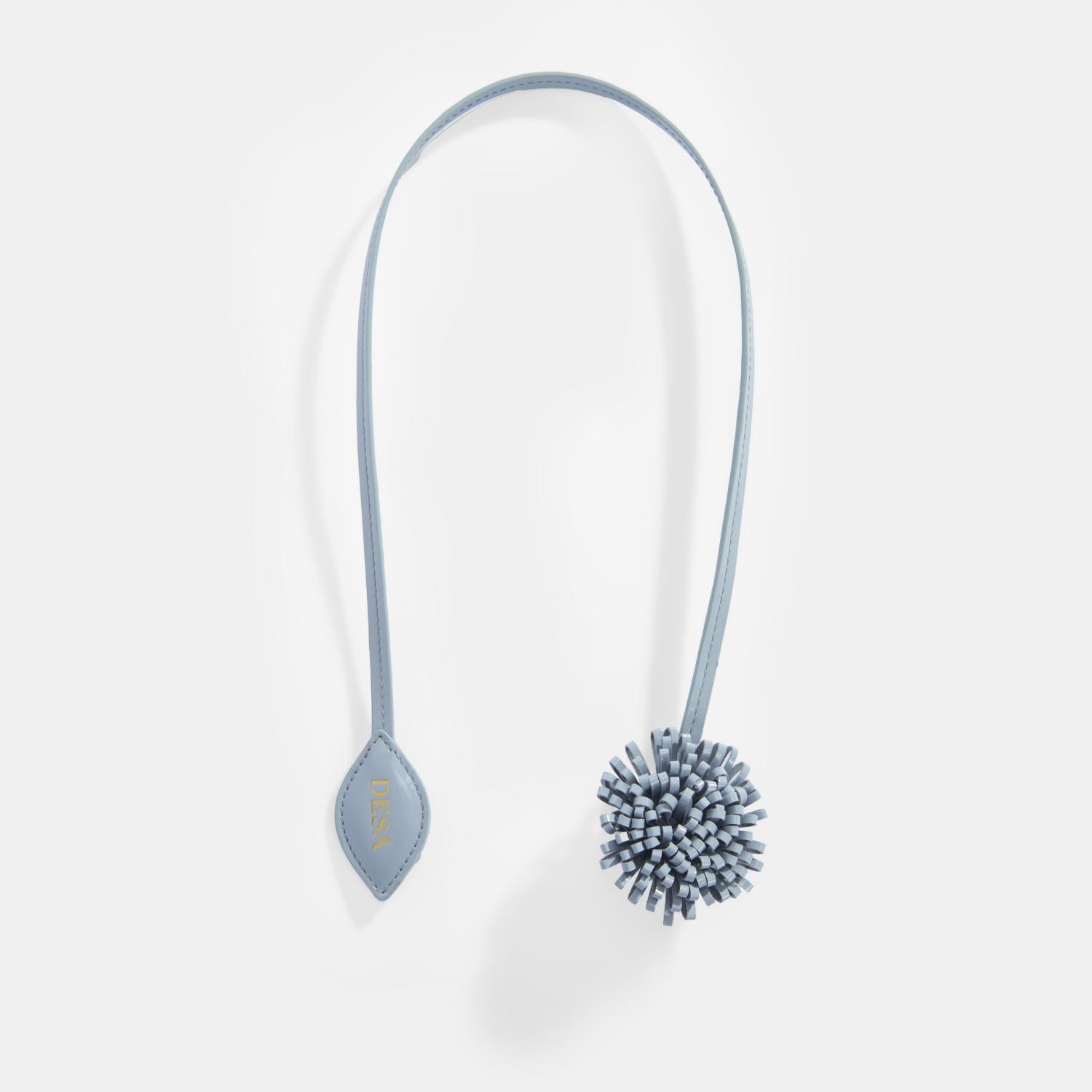 Mavi Çiçek Figürlü Monogram Detaylı Deri Charm 1010040015001