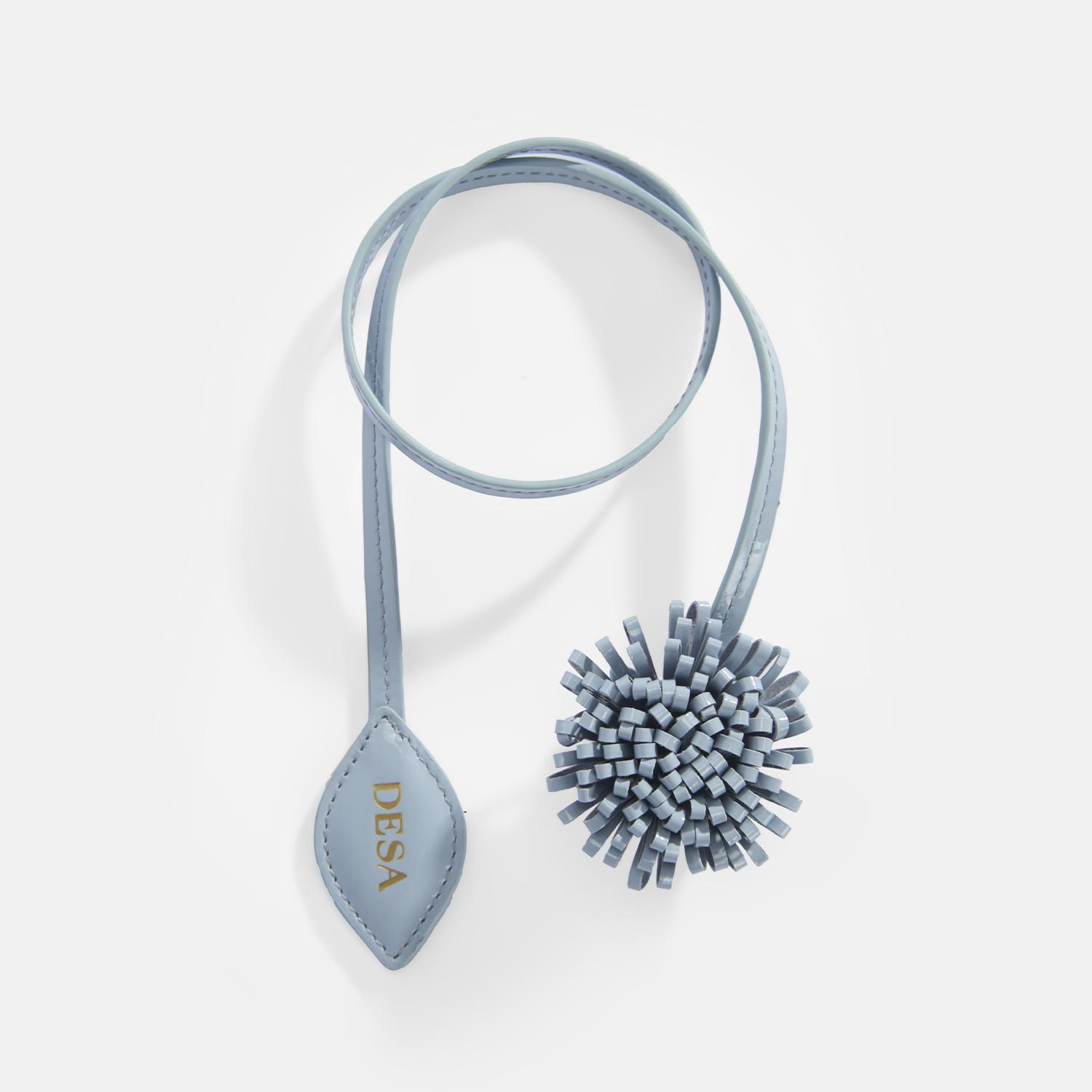 Mavi Çiçek Figürlü Monogram Detaylı Deri Charm 1010040015001