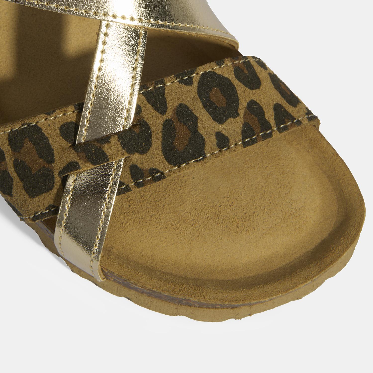 Leopar Kadın Toka Detaylı Nubuk Sandalet 2010053986002